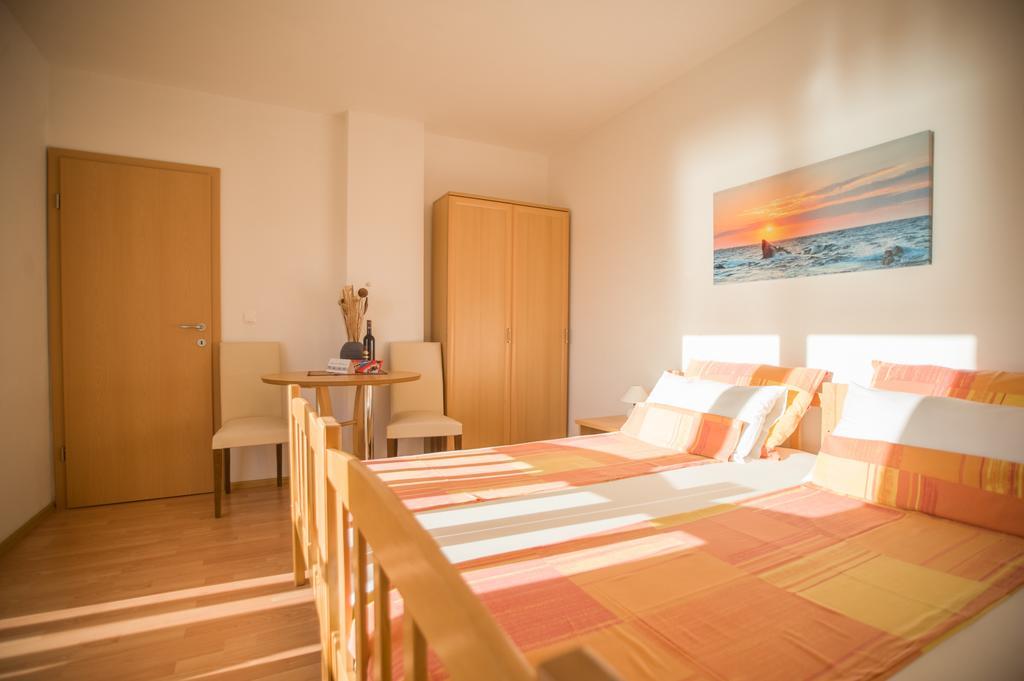 Villa Bianca Трогир Екстериор снимка