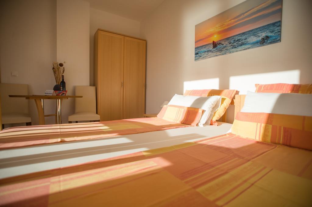 Villa Bianca Трогир Екстериор снимка